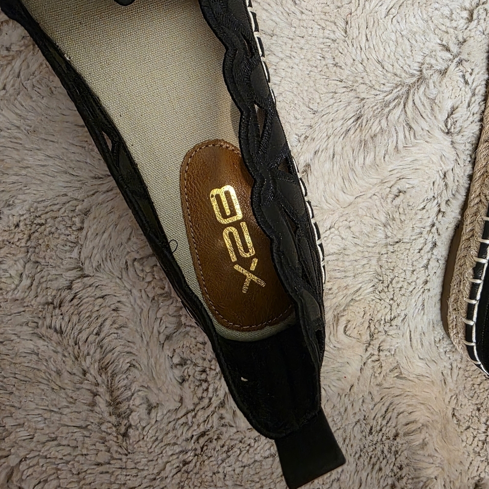 BCBG Navy Floral Espadrille Flats 7.5 - Picture 8 of 8